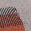 Teppich Indari Dunkles Graublau & Taubenblau & Terrakotta, 100% PET | Hochwertige Wohnaccessoires