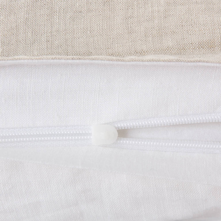 Kissenbezug Cercosa in Natur & Weiß aus 100% Leinen | Entdecken Sie unsere schönsten Wohnaccessoires