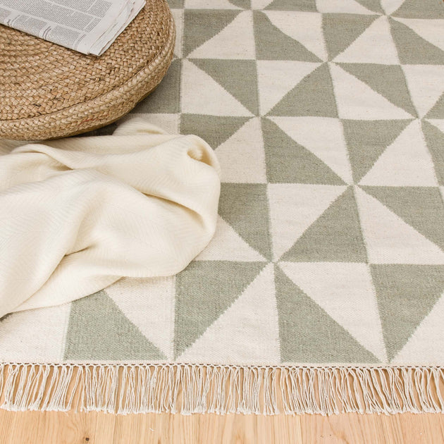Teppich Almiin Minzgrün & Eierschale | Schöne Ideen für Ihr Zuhause | URBANARA