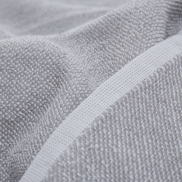 Handtuch Ventosa, Grau & Weiß, 100% Bio-Baumwolle | URBANARA Baumwoll-Handtücher