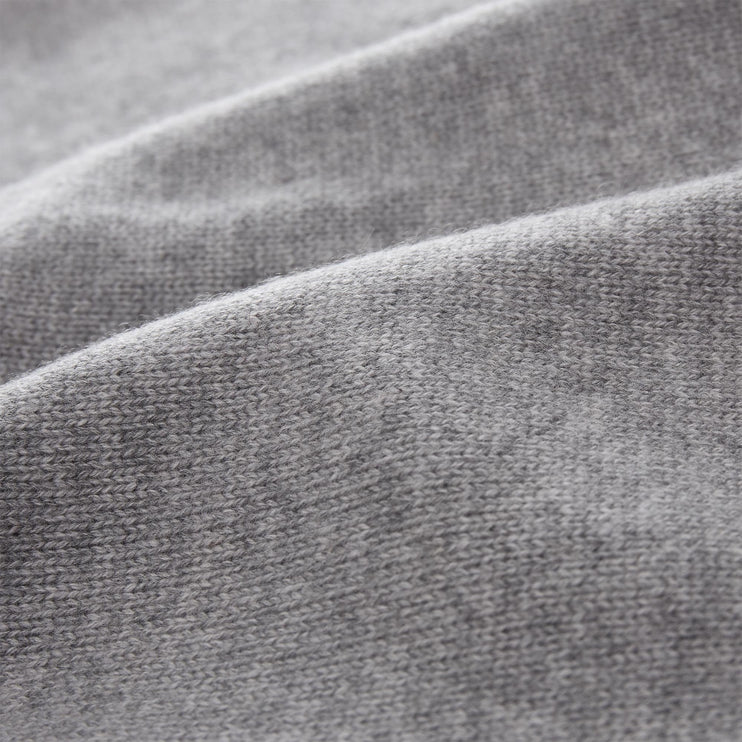 Strickjacke Nora in Hellgrau aus 50% Kaschmirwolle & 50% Wolle | Entdecken Sie unsere schönsten Wohnaccessoires
