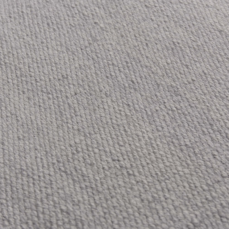 Teppich Udaka, Silbergrau, 100% PET | URBANARA Gartenaccessories