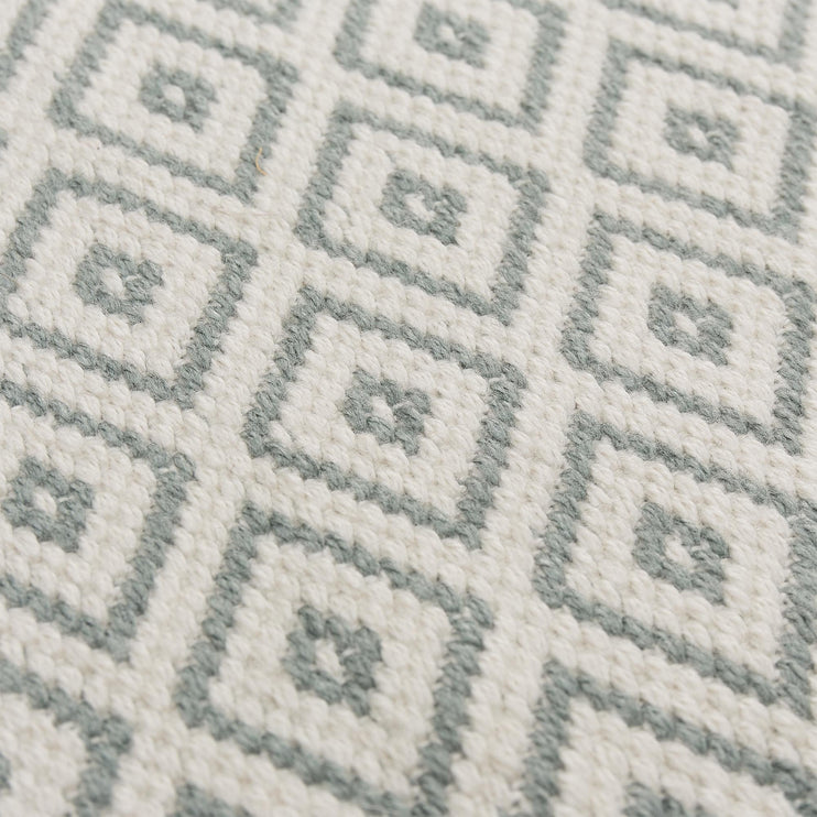Teppich Barota in Grüngrau & Weiß aus 100% PET | Entdecken Sie unsere schönsten Wohnaccessoires