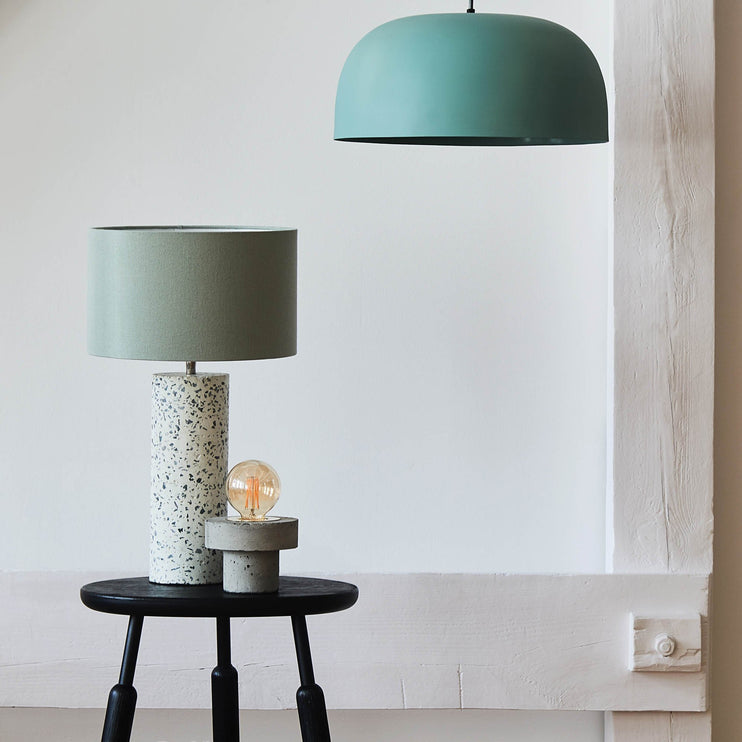 Tischlampe Nindra in Helles Graugrün | Schöne Ideen für Ihr Zuhause | URBANARA