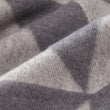 Wolldecke Farum in Hellgrau & Grau aus 100% Merinowolle | Entdecken Sie unsere schönsten Wohnaccessoires