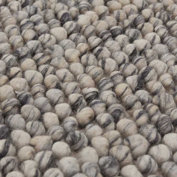 Teppich Ravi Eierschale & Grau, 60% Wolle & 20% Viskose & 20% Baumwolle | URBANARA Wollteppiche